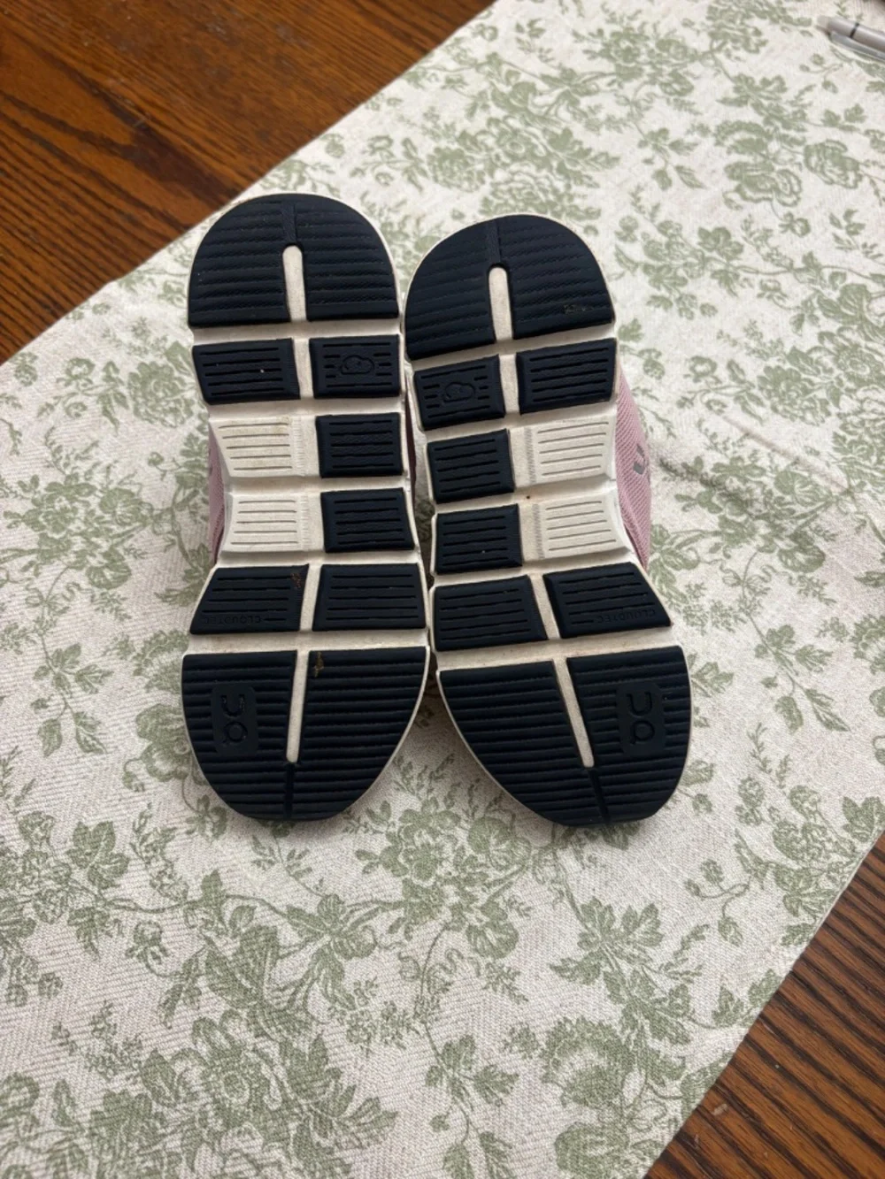 Kids On Cloud Pink Sneakers